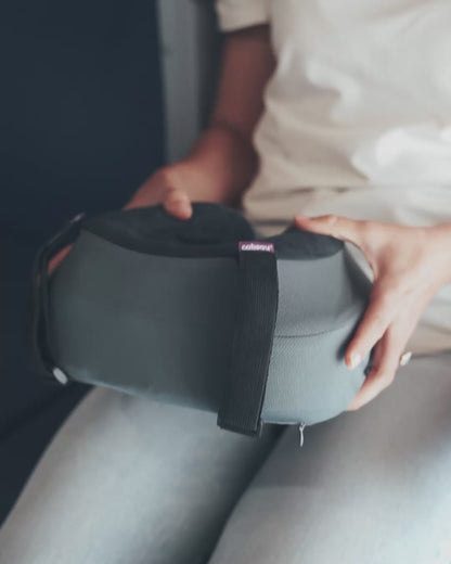 Squeezing memory foam pillow