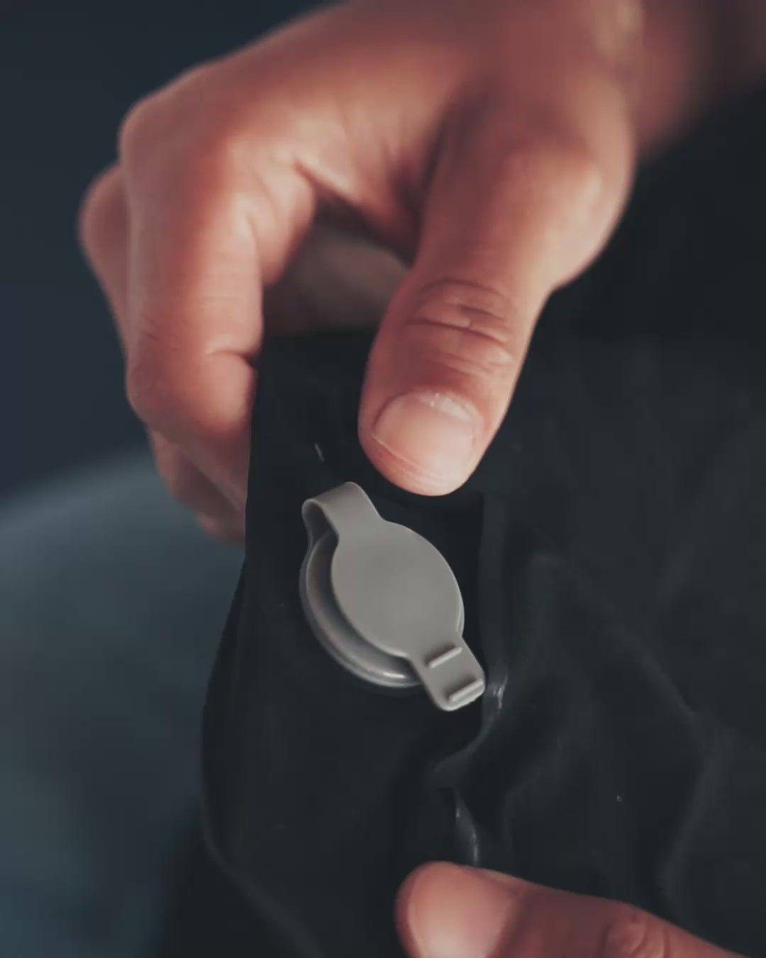 Opening up the flat valve and inflating the cushion by air